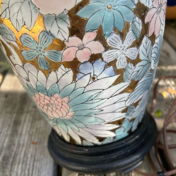 Hand painted floral on gold Asian cloisonne style chinoiserie lamp - Picture 10 of 16